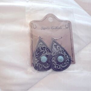 BNWT Western Style Dangle Earrings